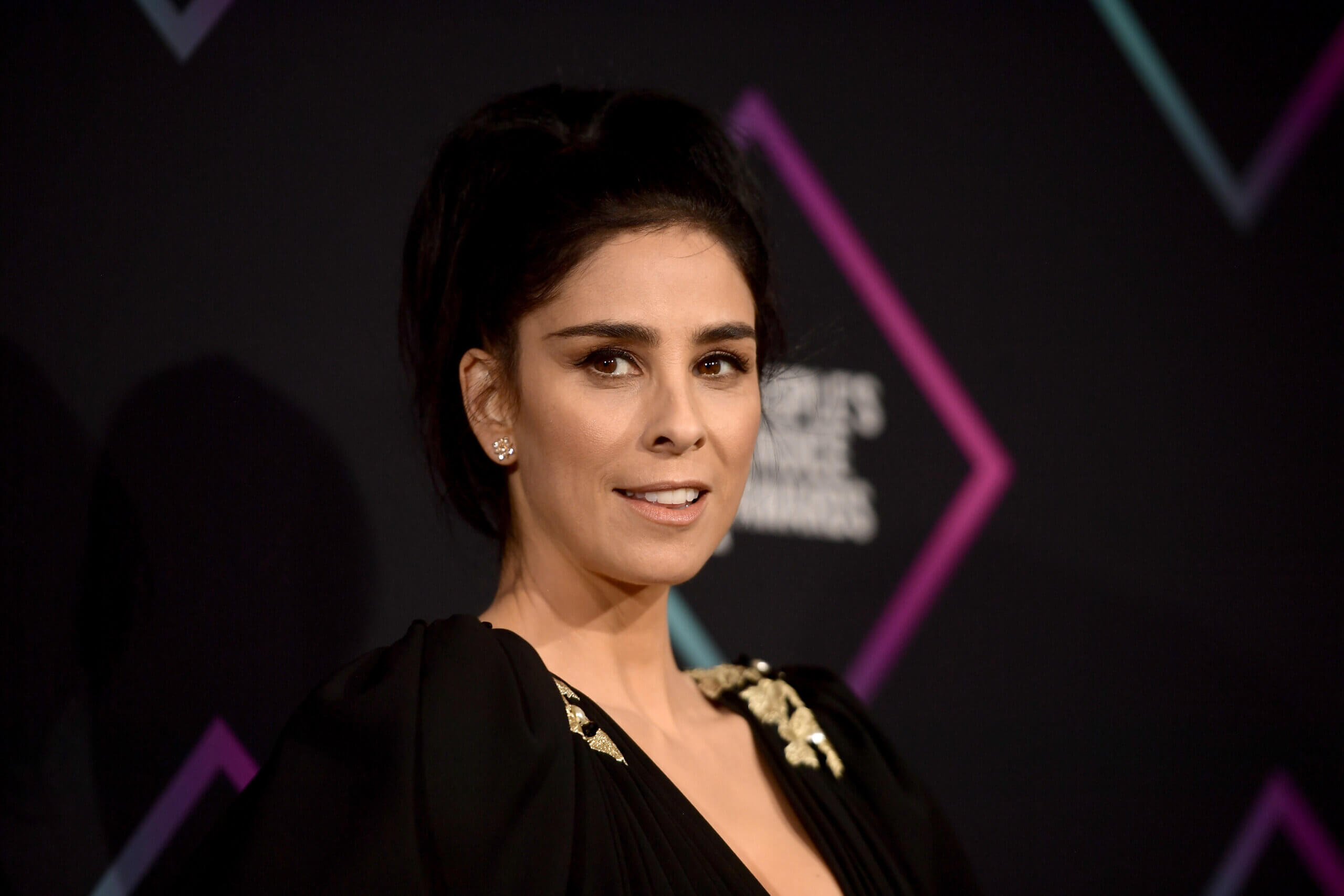 Sarah Silverman aborde le chagrin juif dans son spécial Netflix ‘Postmortem’
