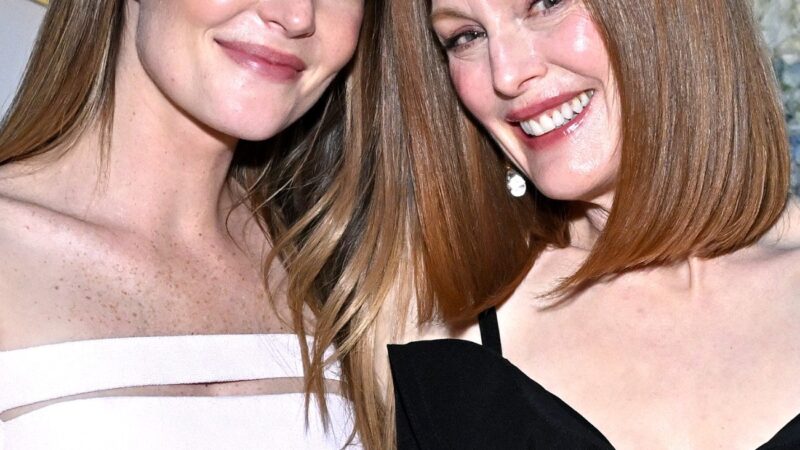 Sirens : une série féministe sur Netflix avec Julianne Moore