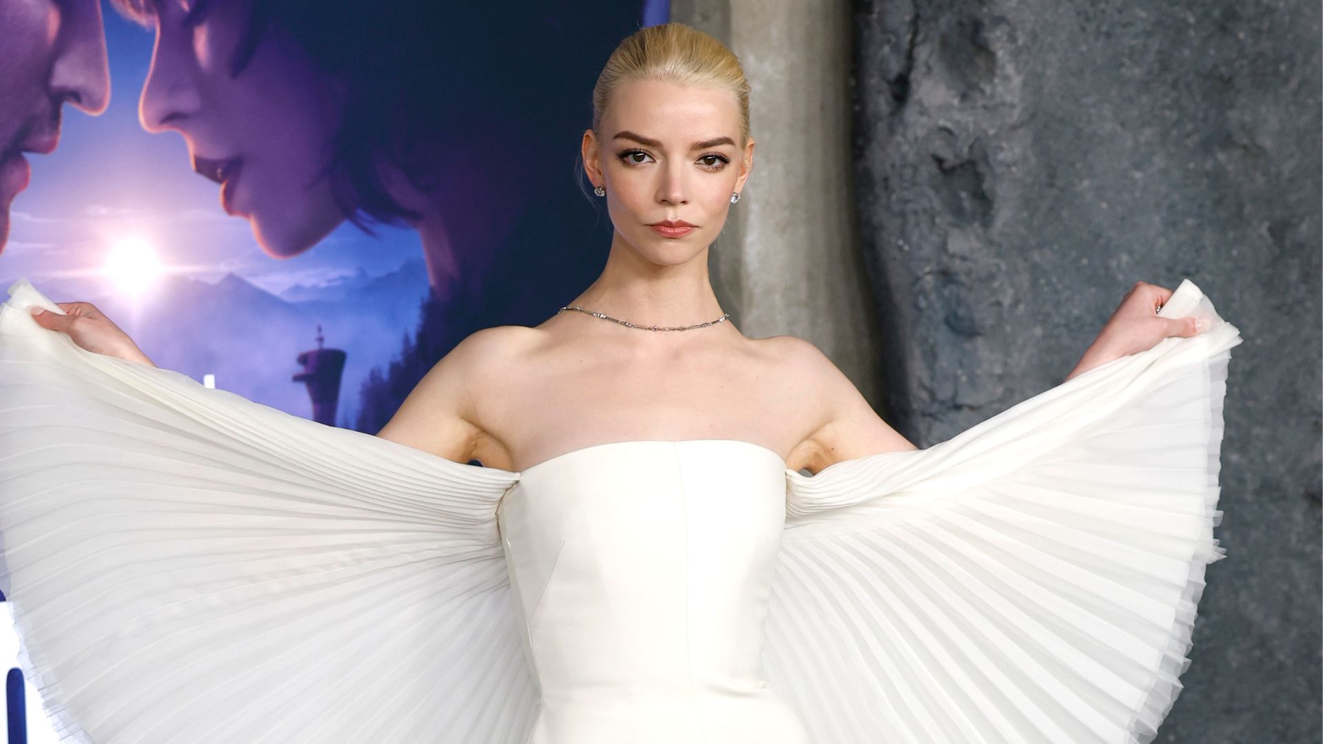 Anya Taylor-Joy présente un nouveau look pour la série ‘Lucky’ sur Apple TV+