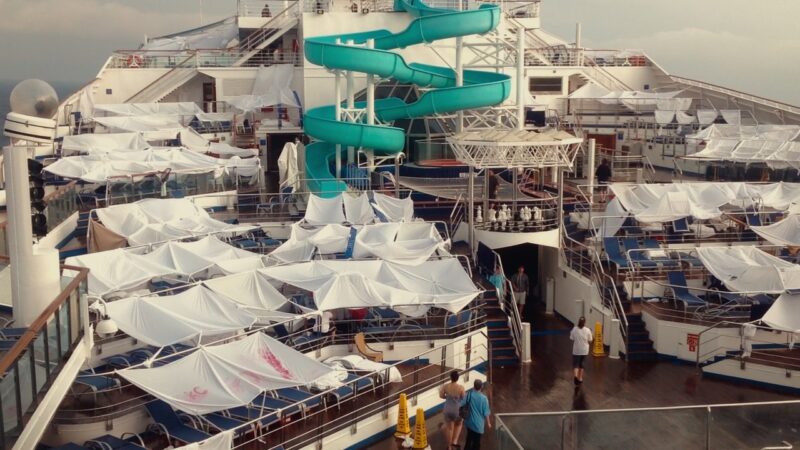 Un gouffre émotionnel : le fiasco du cruise des déchets fascine l’Amérique