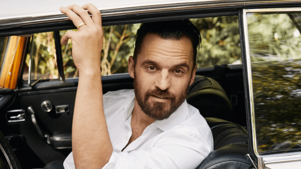 Jake Johnson rejoint Tatiana Maslany dans une série Apple TV+