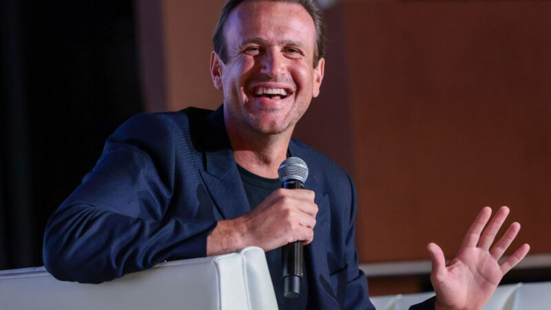 Jason Segel dévoile un nouvel aspect de Harrison Ford dans la série Apple TV+