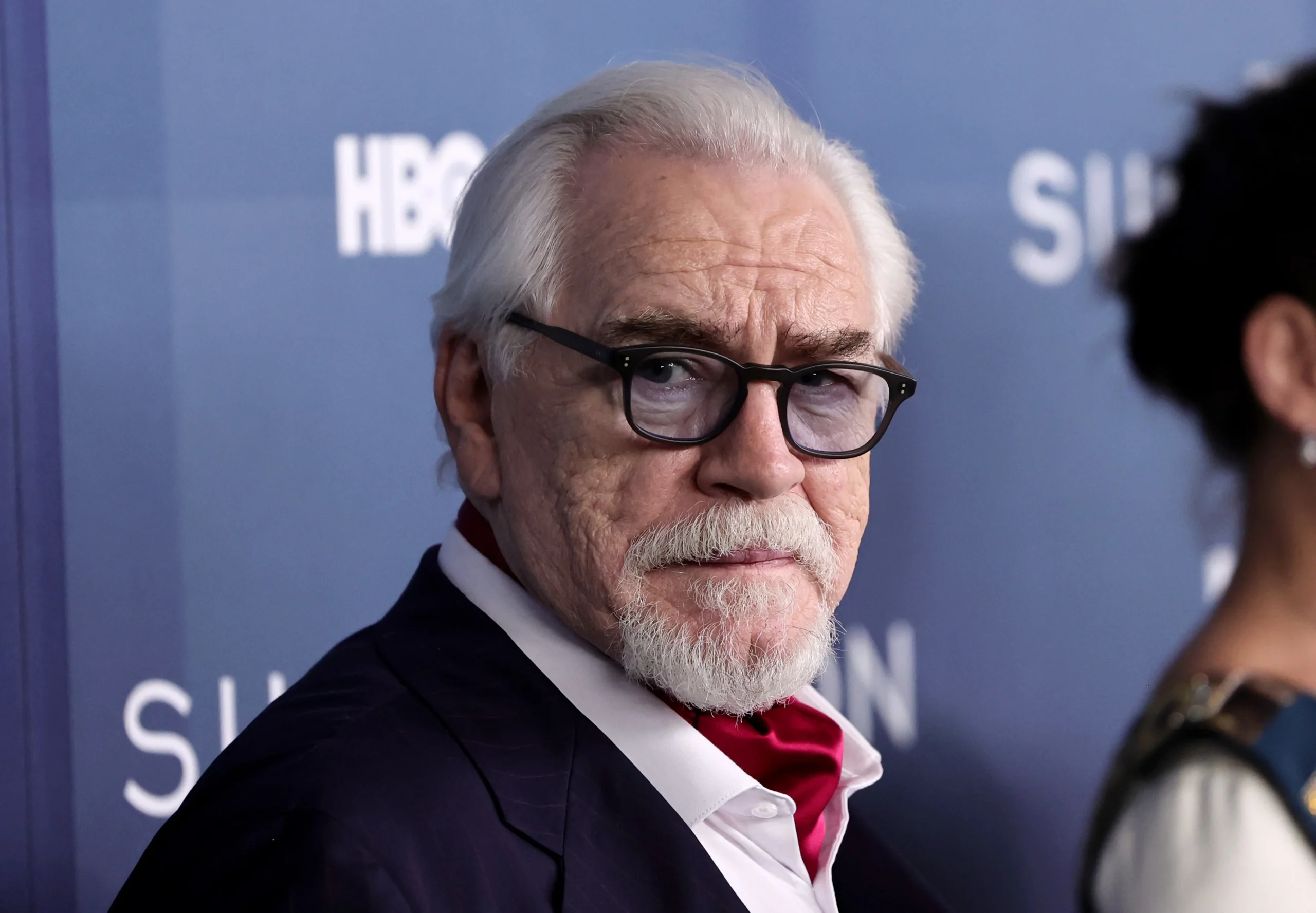 Brian Cox dans 007 : Road to a Million, portrait d’un acteur incontournable
