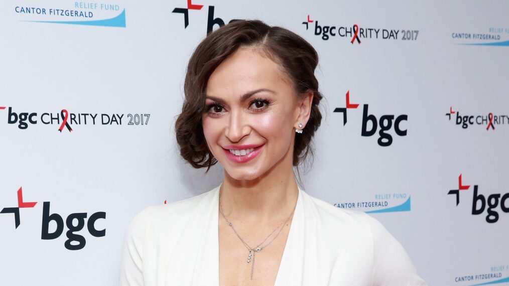 Karina Smirnoff de retour en studio avec des pros de ‘DWTS’, les fans s’excitent
