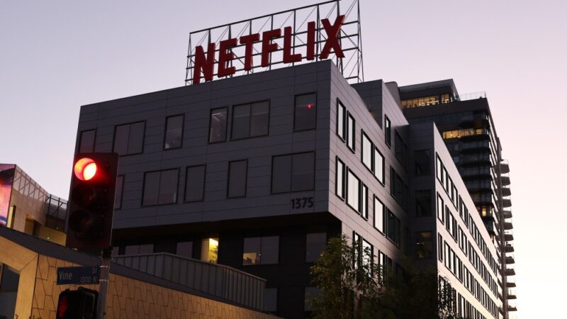 Netflix poursuivi pour harcèlement et discrimination : enjeux de la culture d’entreprise