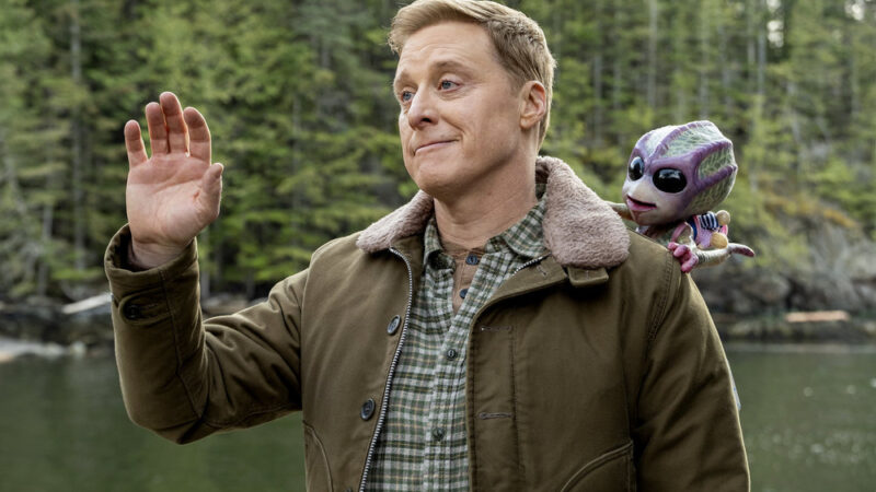 Resident Alien : Alan Tudyk et le créateur ouverts à un film de réunion