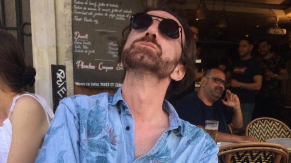Un assistant réalisateur d’Emily in Paris décède après un effondrement sur le tournage