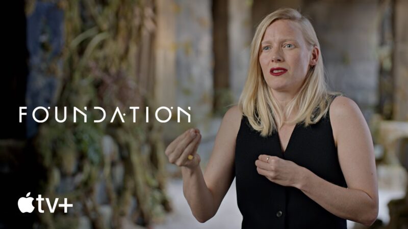 Derrière les coulisses de Foundation : Laura Birn et Demerzel sur Apple TV+