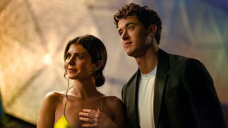 Emily Bader et Tom Blyth dans le trailer de People We Meet on Vacation