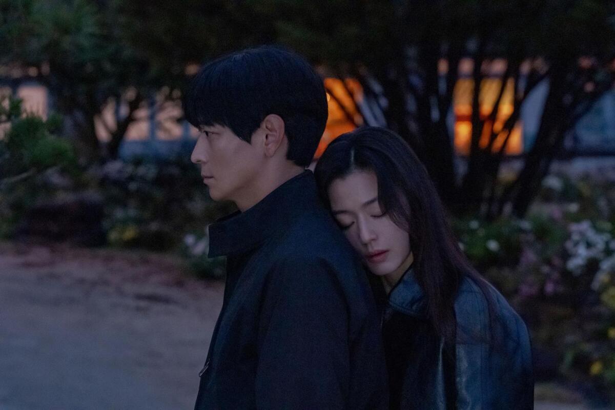 Jeon Ji-hyun et Kang Dong-won dans une romance d’espionnage sur Disney+