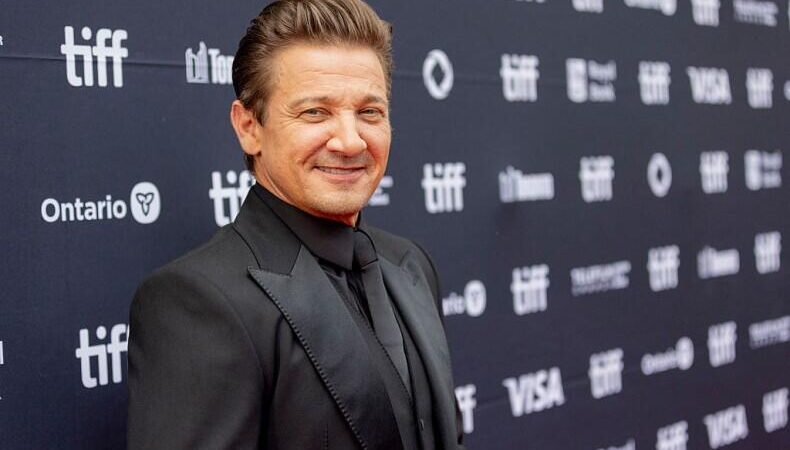 Jeremy Renner s’exprime sur la saison 2 de ‘Hawkeye’ après des disputes salariales