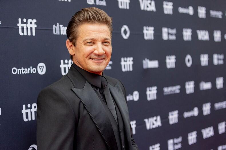 Jeremy Renner s’exprime sur la saison 2 de ‘Hawkeye’ après des disputes salariales