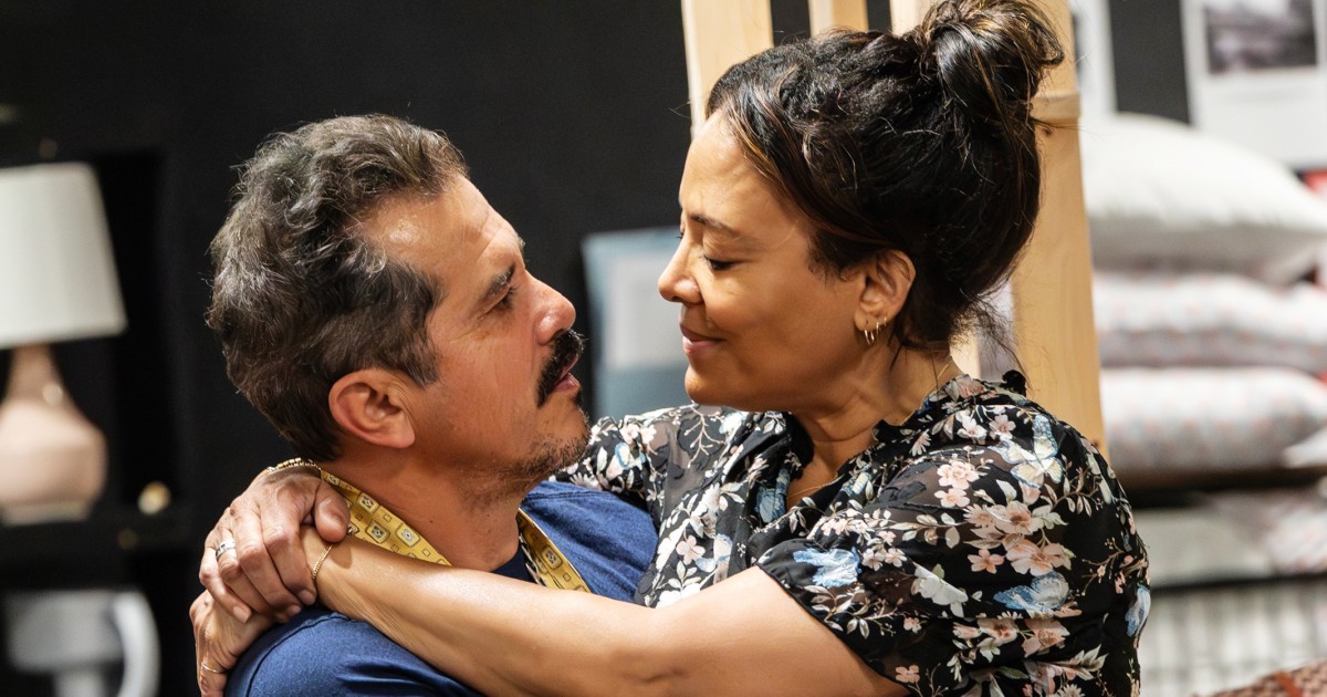 John Leguizamo présente sa pièce ‘The Other Americans’ sur la famille et l’ambition