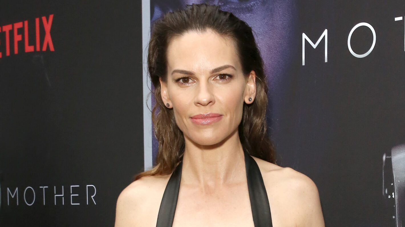 Hilary Swank rend hommage à son chien Kai, décédé