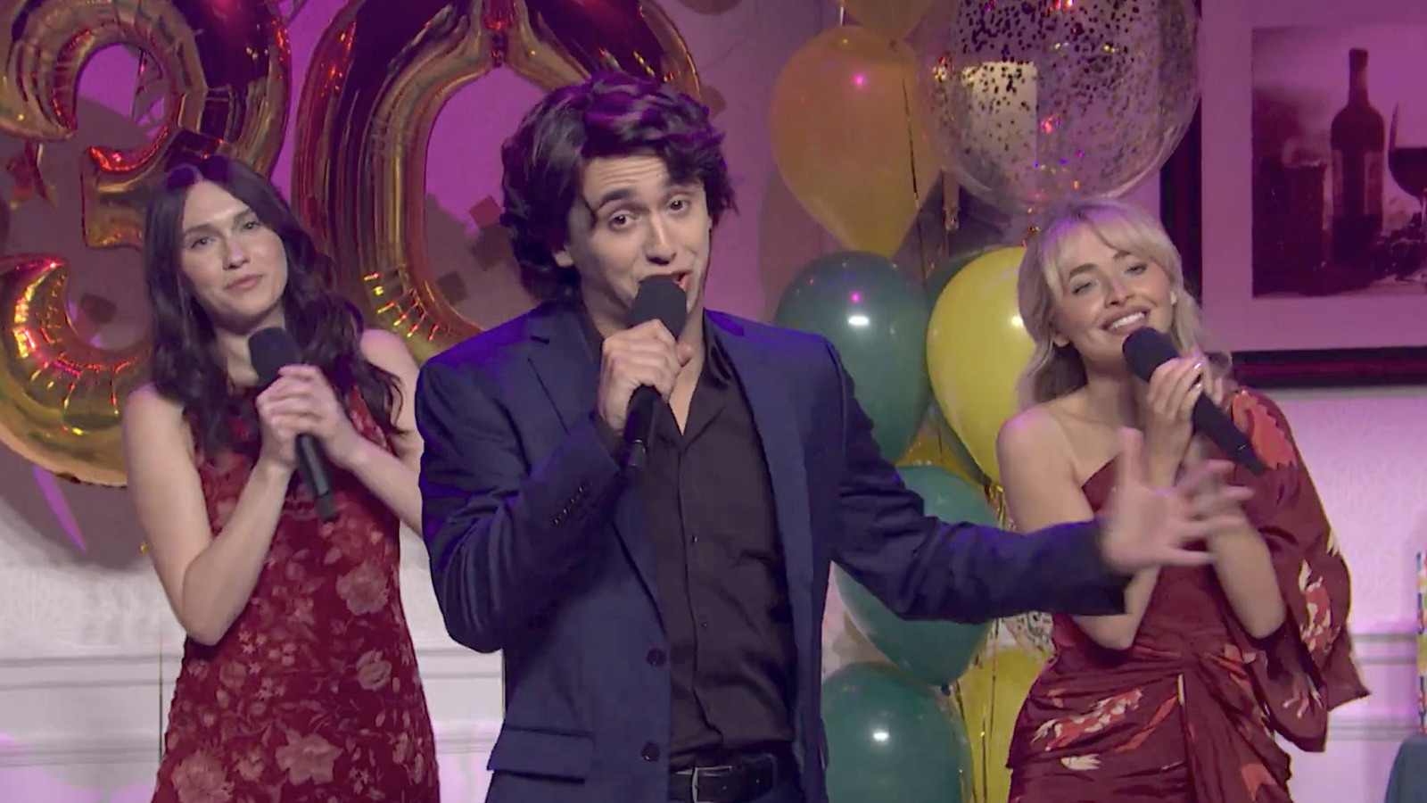 SNL : Domingo et Sabrina Carpenter en live