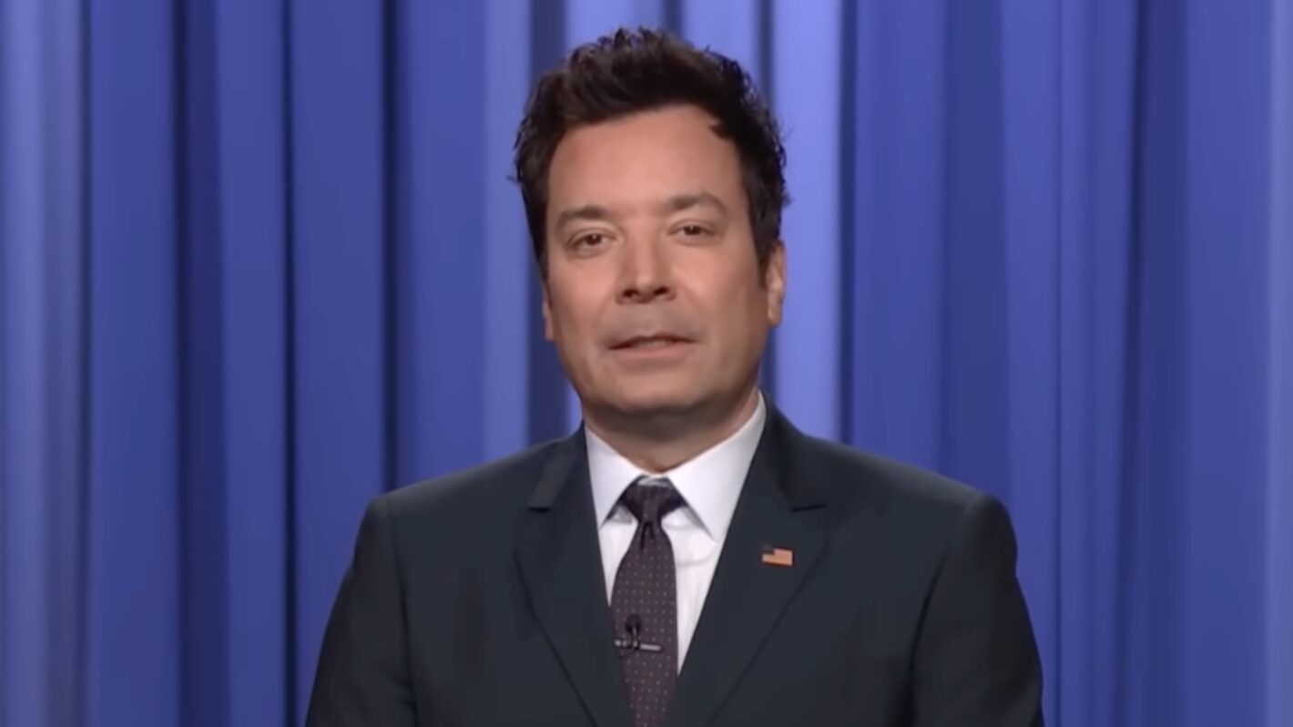 “Jimmy Fallon se moque des décorations de Noël de Melania Trump”