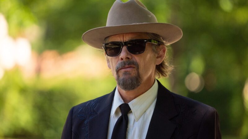 « La saison 2 de ‘The Lowdown’ en question : Ethan Hawke se confie sur le dernier épisode »