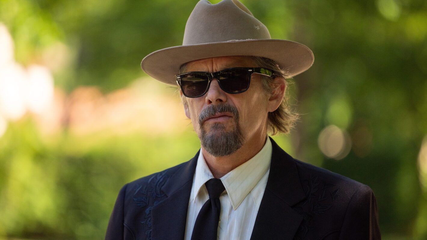 « La saison 2 de ‘The Lowdown’ en question : Ethan Hawke se confie sur le dernier épisode »