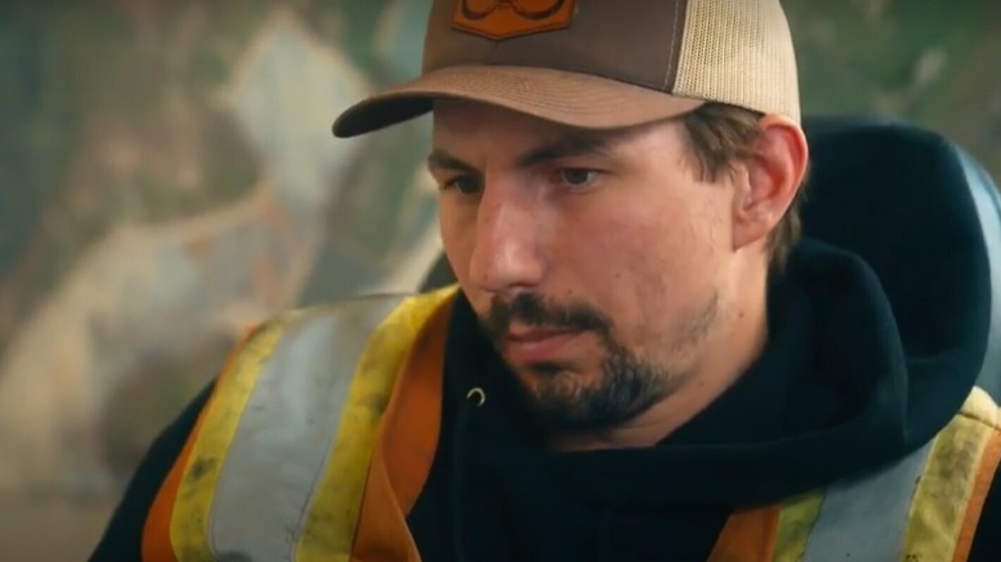 Parker Schnabel surprend Kevin Beets lors de la première de la saison 16