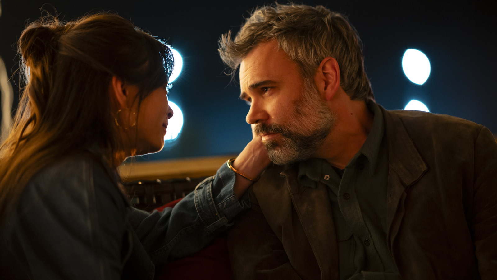 Récapitulatif de la finale de la saison 2 de Murder in a Small Town : Karl propose à Cassandra