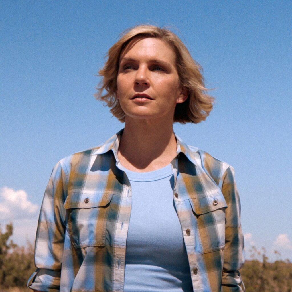 Rhea Seehorn réagit aux théories des fans sur Pluribus : Ce que l'on ...