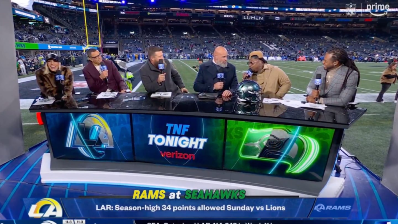 TNF Pregame Show : Pourquoi Amazon Prime a dû censurer Marshawn Lynch ? Ce que l’on sait.