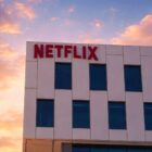 Netflix Stock (NFLX) Weekend Outlook: Market Closed as Investors Weigh Warner Bros. Deal Risk, Ad-Tier Momentum, and Wall Street Targets