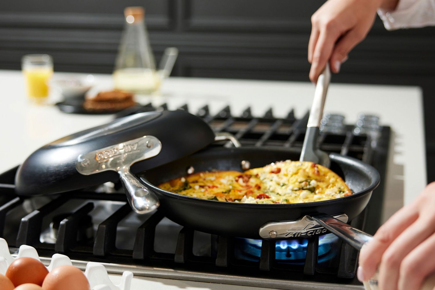 25 essentiels de cuisine 2-en-1 : Ce que proposent OXO, Lodge et d’autres marques.