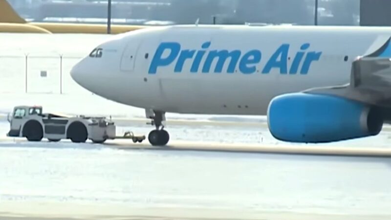 Amazon Cargo Plane : Ce que révèlent les images de l’atterrissage d’urgence après la collision.