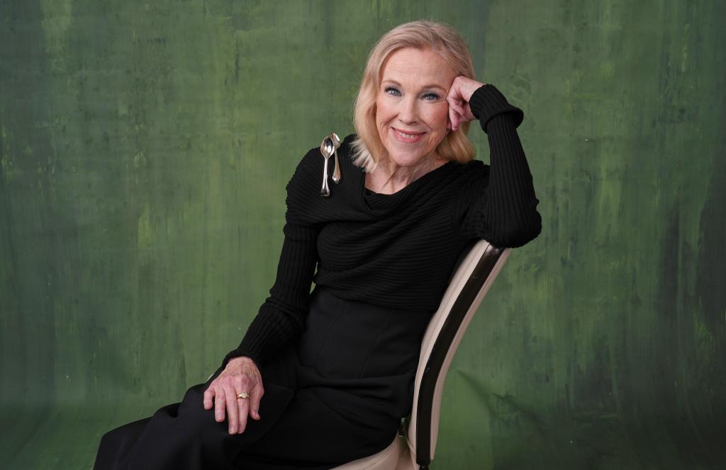 Catherine O’Hara : Hommage à la comédienne primée aux Emmy et son héritage exceptionnel.