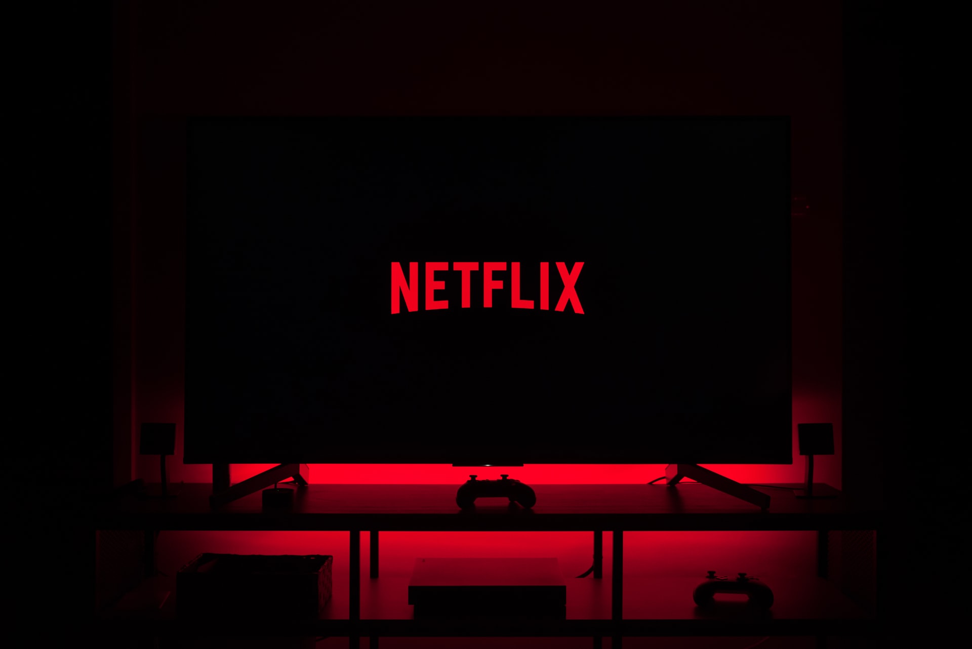 Netflix : Les analystes livrent des avis partagés sur les résultats financiers du Q4 2025 et l’accord avec Warner Bros. Discovery.