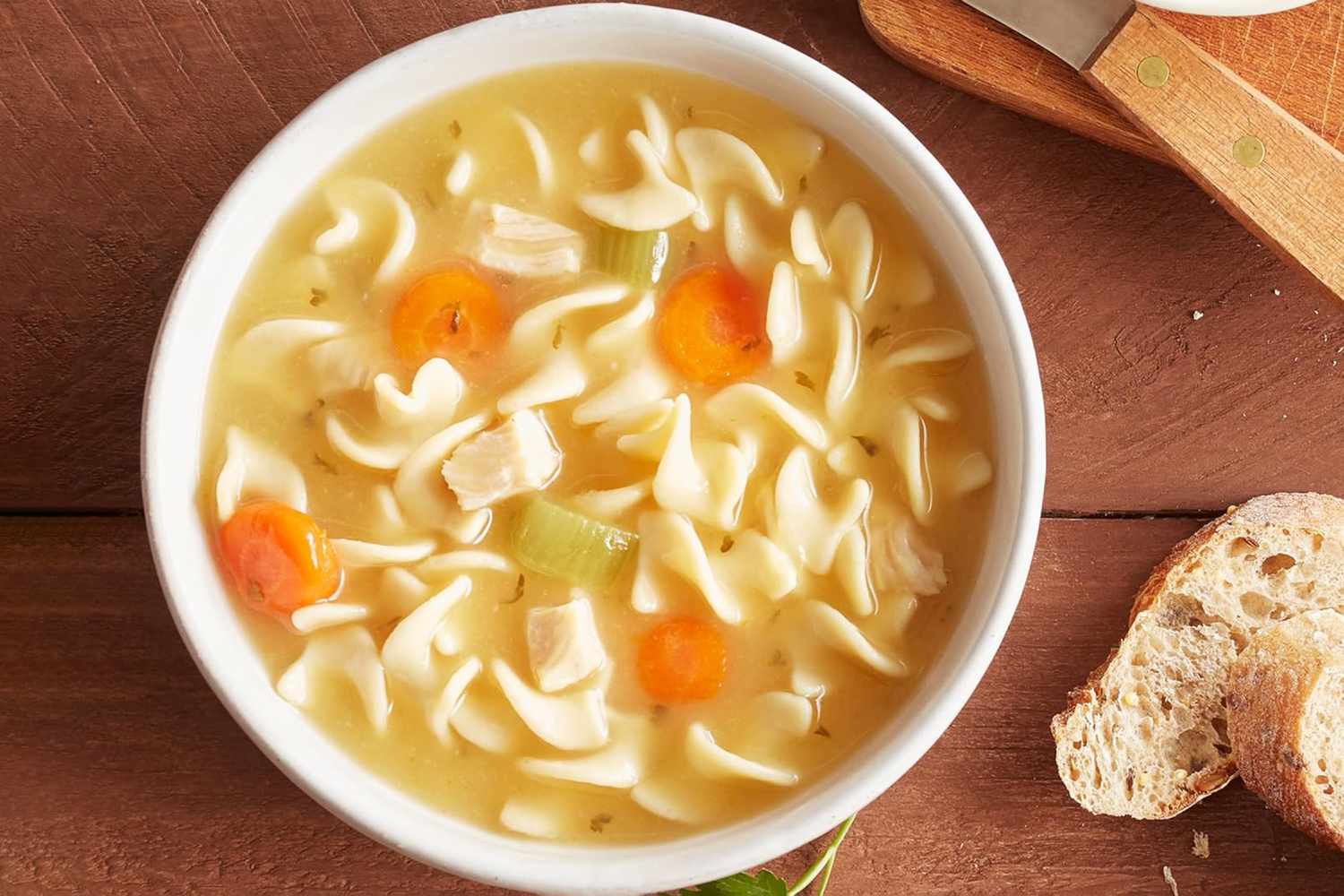 "My Mom Loves This $9 Tool for Making Chicken Soup : Découvrez pourquoi cet ustensile est incontournable."