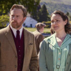Siegfried Farnon (Samuel West), Mrs. Hall (Anna Madeley) in 
