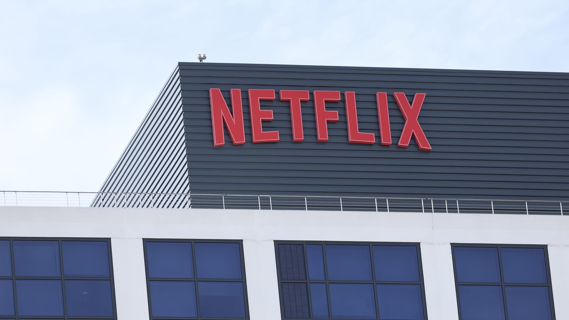 Netflix et Amazon : Pourquoi ces actions sont considérées comme les plus surévaluées de Wall Street.