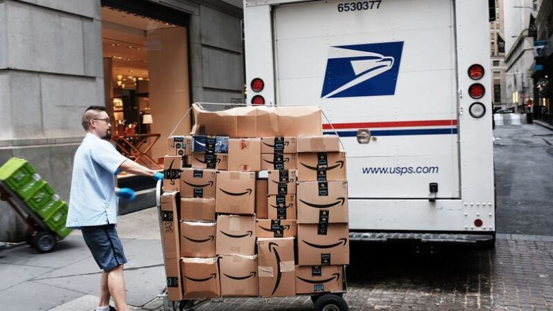 Amazon : Les retards de livraison menacés par l’impasse avec USPS, ce que cela implique.