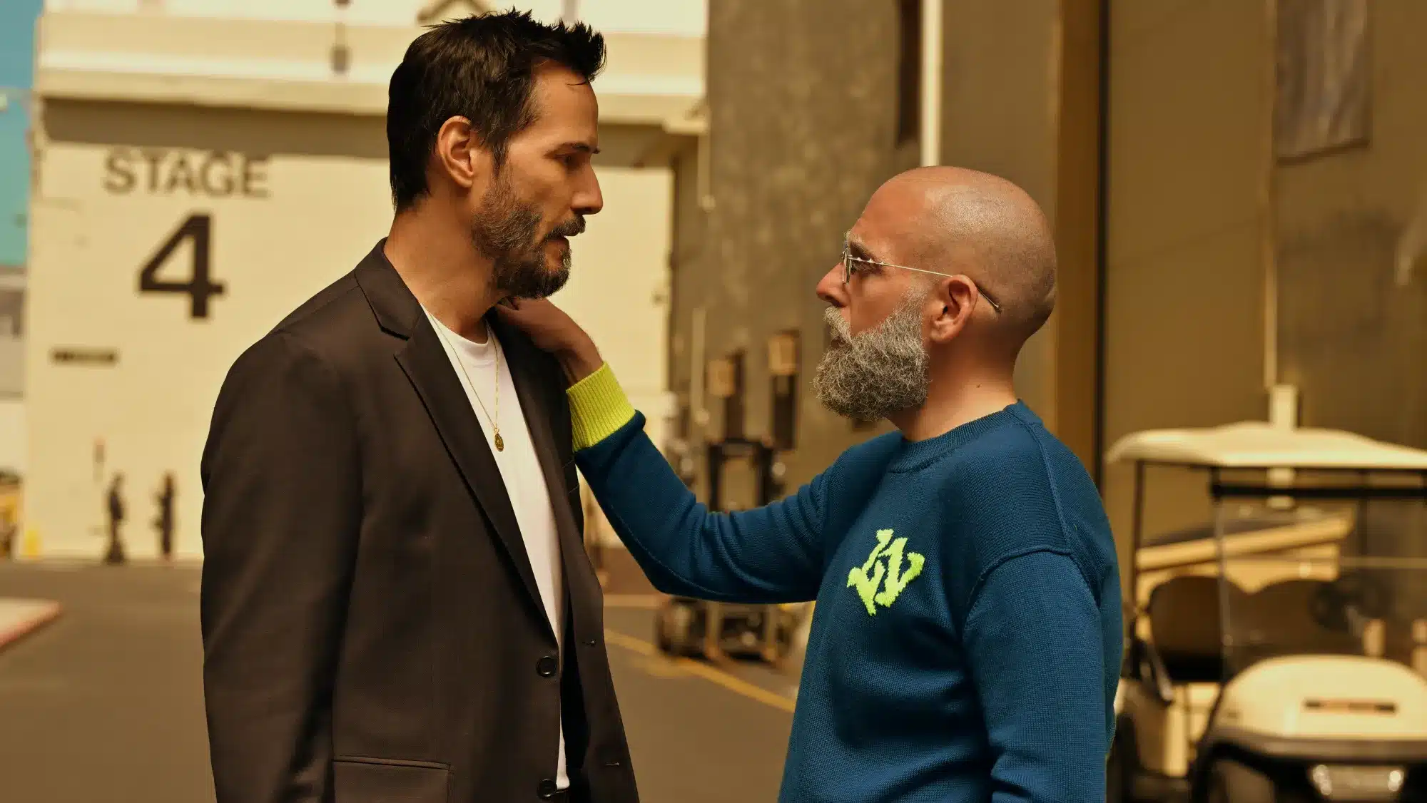 Keanu Reeves et Jonah Hill : Ce que révèle la comédie sombre d’Apple TV.