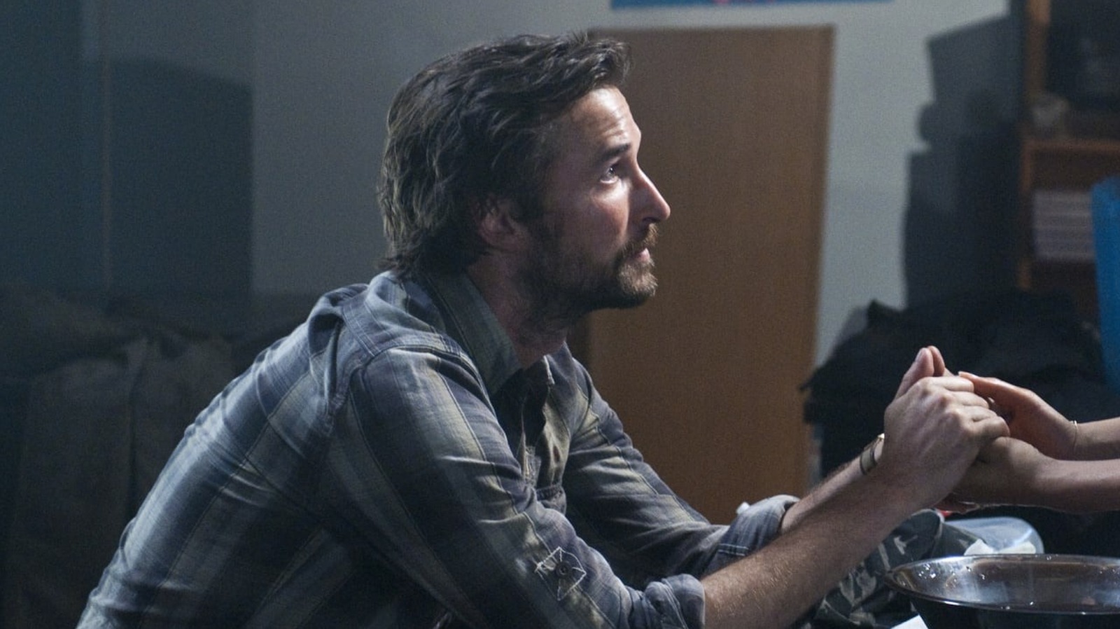 Alien Invasion : La série sous-estimée de Noah Wyle révélée comme un joyau de la science-fiction.