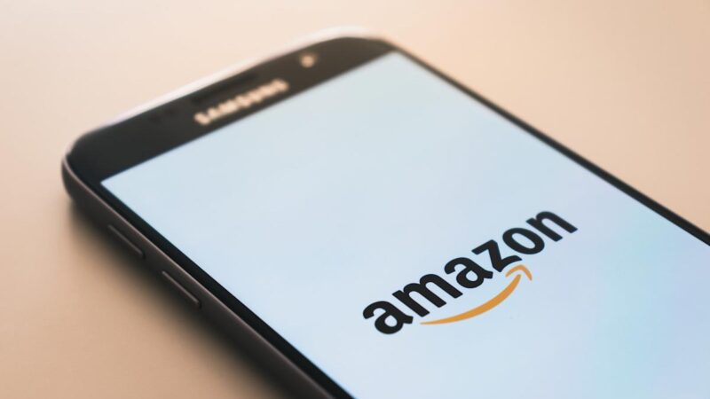 Amazon : Jim Cramer révèle des insights surprenants, ce que l’on sait sur la stratégie de l’entreprise.