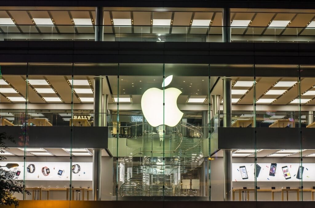 Apple TV : Infos sur les fermetures de magasins et les rumeurs autour de l’iPhone pliable.