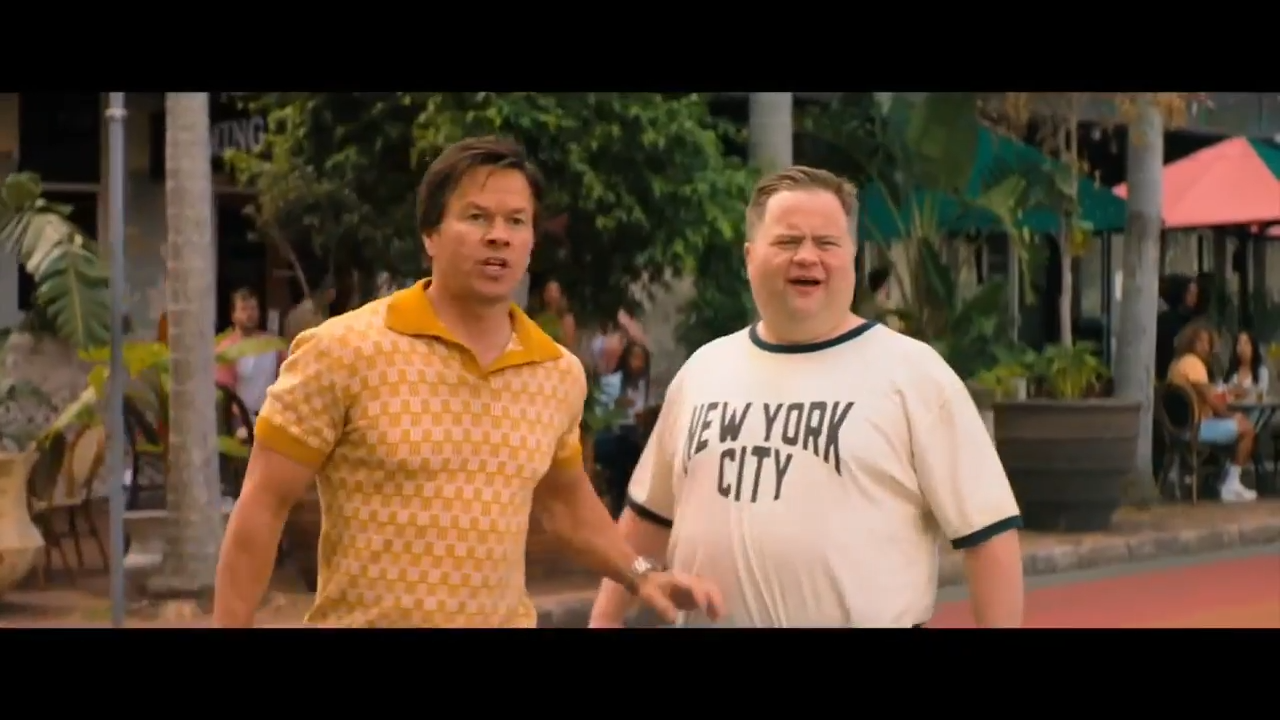Balls Up : Découvrez les premières images de la comédie déjantée avec Mark Wahlberg et Paul Walter Hauser.