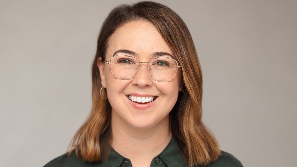 Chelsea Kardos : Sa promotion au poste de VP de la télévision chez Alloy Entertainment et ses implications.