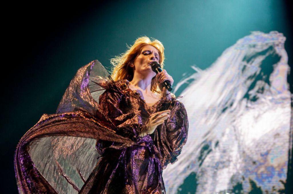 Florence + The Machine : Guide d’achat en ligne pour leur merchandising exclusif.