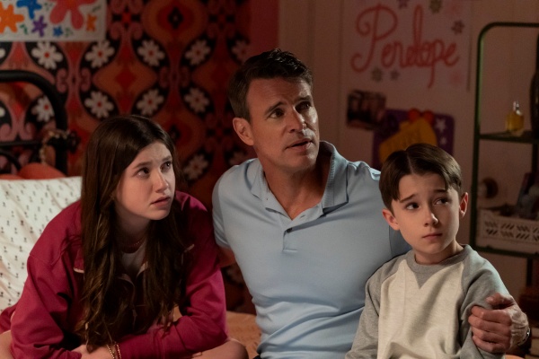 It’s Not Like That : Tout sur la nouvelle série familiale de Prime Video avec Scott Foley.
