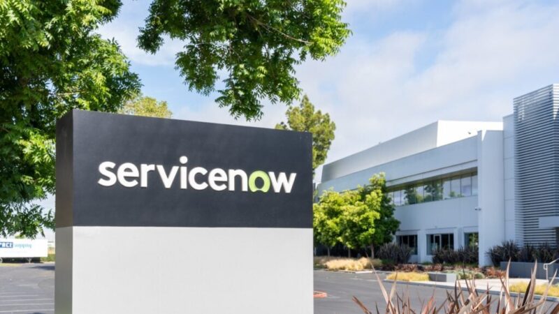ServiceNow : Ce que révèle CNBC sur les investissements d’Apple et Netflix.