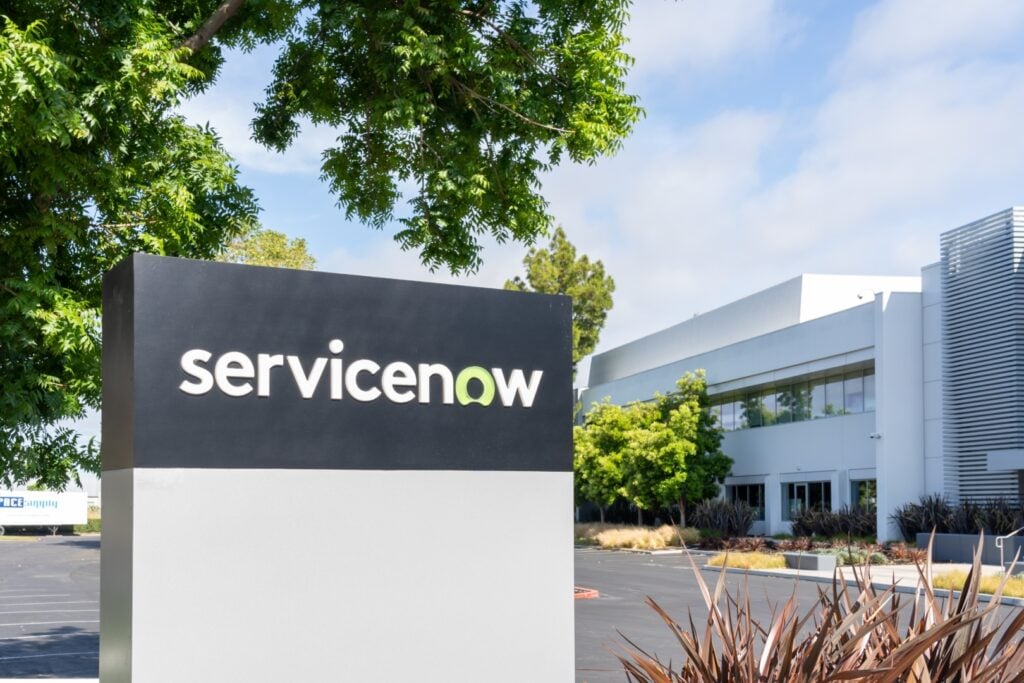 ServiceNow : Ce que révèle CNBC sur les investissements d’Apple et Netflix.