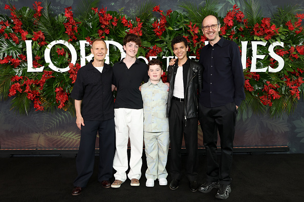 Lord of the Flies : Jack Thorne révèle comment il va adapter le livre pour Netflix.