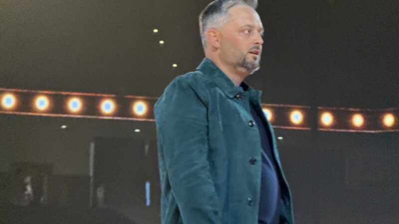 Nate Bargatze : Découvrez les moments forts de son spectacle enregistré pour Netflix.