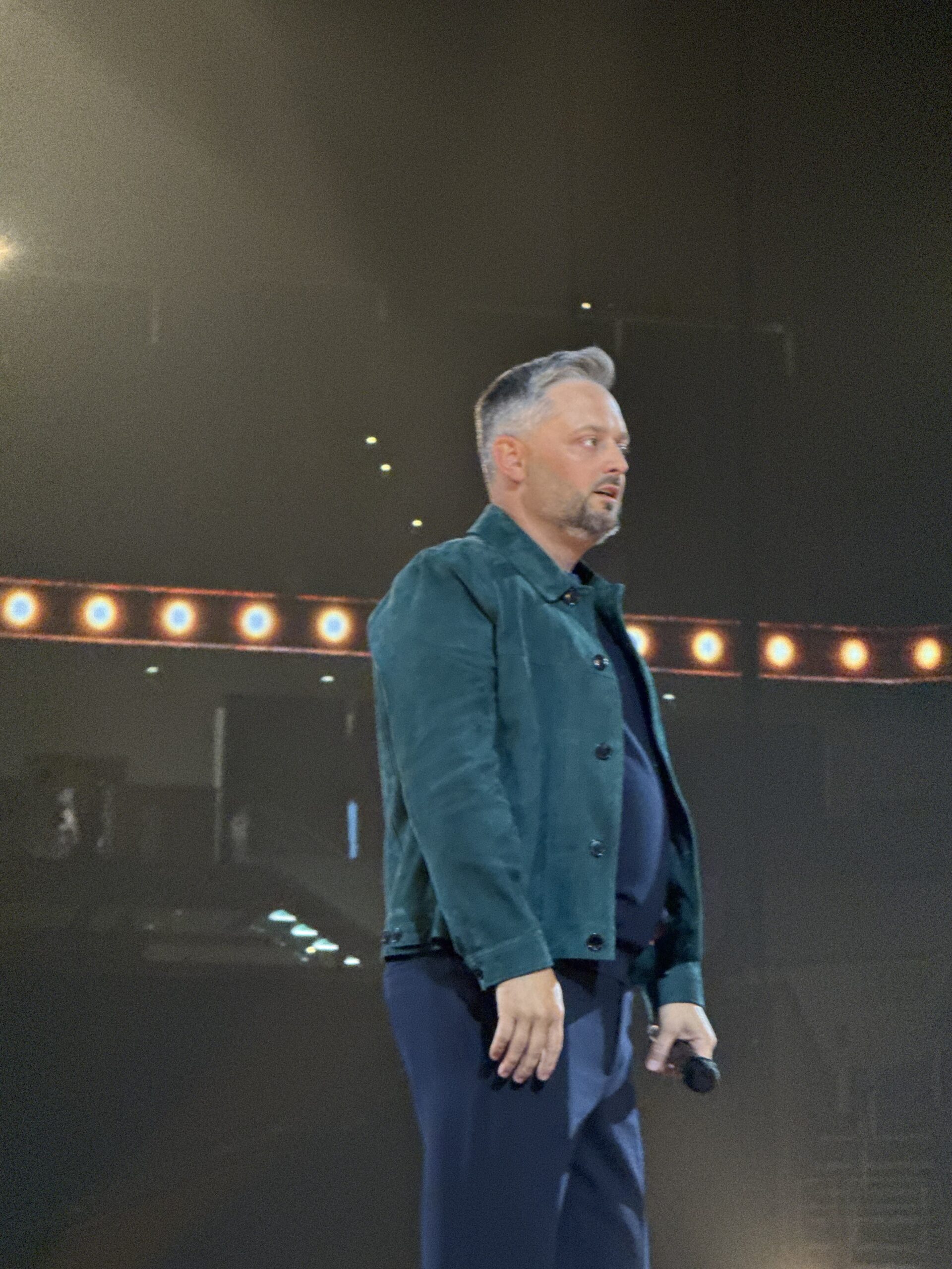 Nate Bargatze : Découvrez les moments forts de son spectacle enregistré pour Netflix.