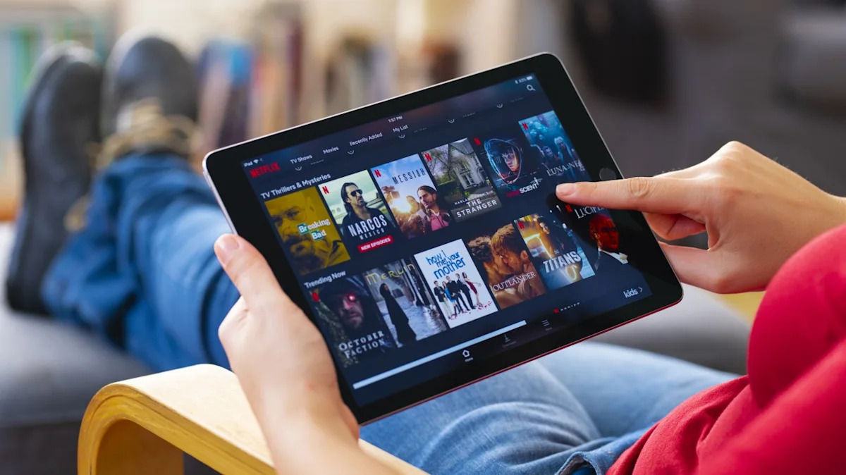 Netflix : Les enjeux de la baisse de 7% et l’impact de son partenariat élargi avec iHeartMedia.