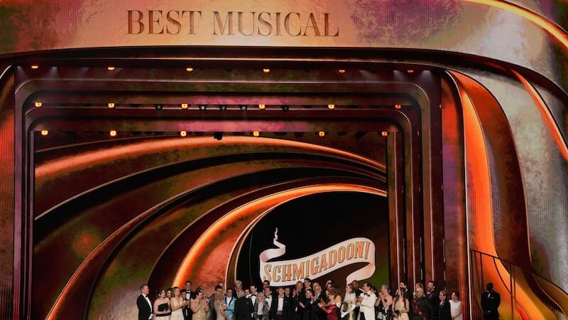 Schmigadoon : Remerciements du producteur à Apple TV lors des Tony Awards, ce qu’il a déclaré.